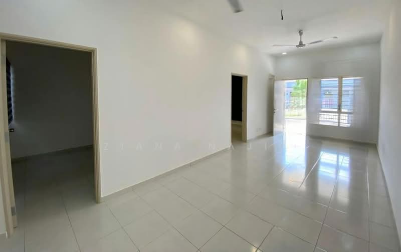 1-storey Terraced House for Sale in Puncak Alam (Selangor) - Ziana Najib - Living Room enclave alam suria - PropertyGuru.com.my