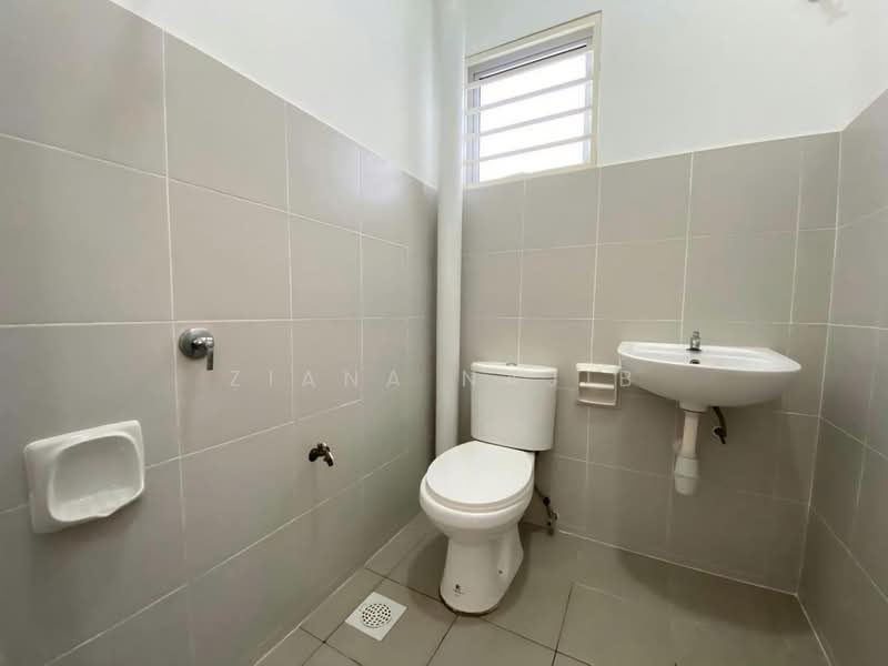 1-storey Terraced House for Sale in Puncak Alam (Selangor) - Ziana Najib - Bathroom - PropertyGuru.com.my