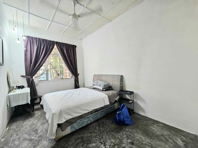 Rumah Teres 1 Tingkat untuk Dijual di Taman Setia Indah (Tebrau) - Kelvin Koay - Bedroom - PropertyGuru.com.my