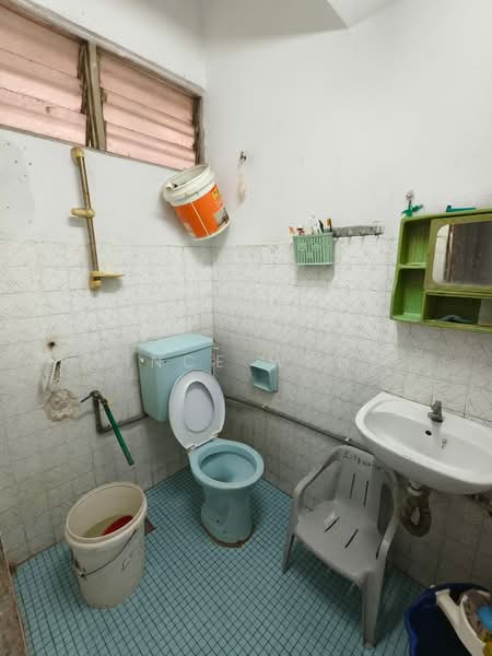 Flat for Sale at Kuchai Entrepreneurs Park - Vince Wong - Bathroom - PropertyGuru.com.my