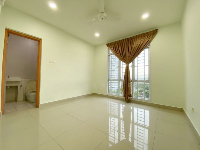 Service Residence for Sale at D'Ambience Residences (Pangsapuri Ikatan Flora) - Werner Kee - Bathroom - PropertyGuru.com.my