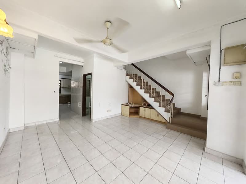 Rumah Teres 2 Tingkat untuk Dijual di TAMAN PUCHONG UTAMA (Puchong) - Felix Wong - Living Room - PropertyGuru.com.my