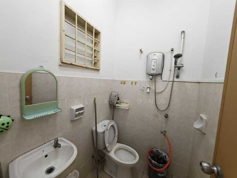Rumah Teres 2 Tingkat untuk Dijual di TAMAN PUCHONG UTAMA (Puchong) - Felix Wong - Bathroom - PropertyGuru.com.my