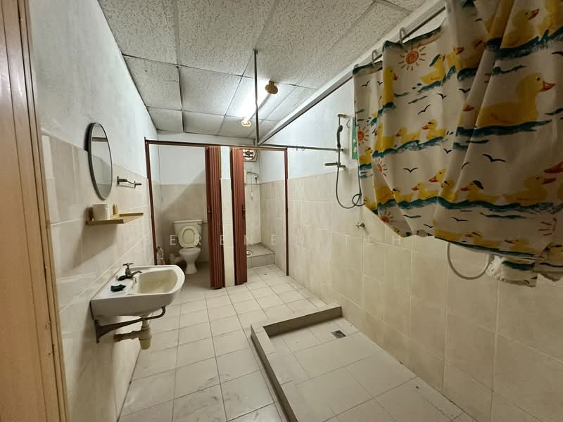 Kedai untuk Dijual di George Town (Penang) - SERENEN TEH - Bathroom - PropertyGuru.com.my
