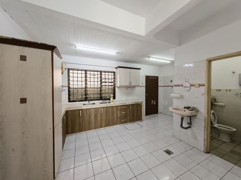 Rumah Teres 2 Tingkat untuk Dijual di TAMAN PUCHONG UTAMA (Puchong) - Felix Wong - Kitchen - PropertyGuru.com.my