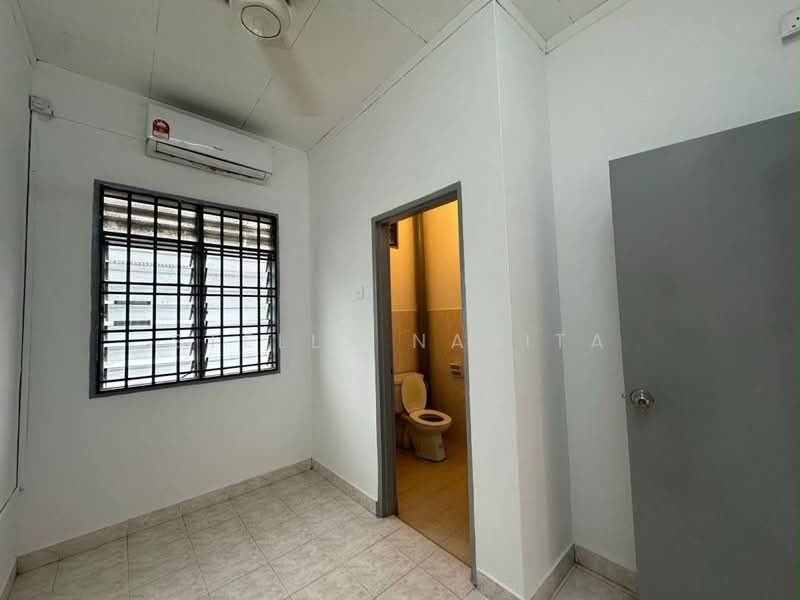 Terraced House for Sale in Taman Mutiara Rini (Skudai) - Stella Narita - Bathroom - PropertyGuru.com.my