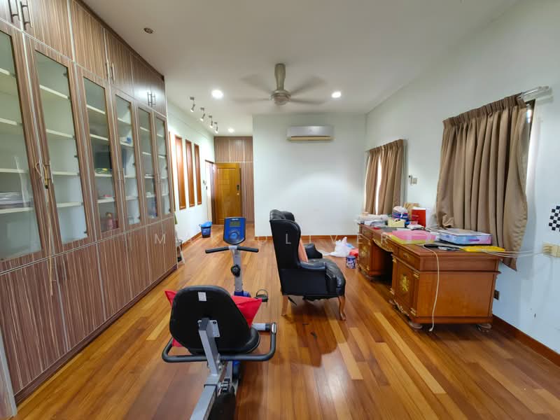 3-storey Terraced House for Sale in Taman Esplanad (Bukit Jalil) - Mak Oliver - Study - PropertyGuru.com.my