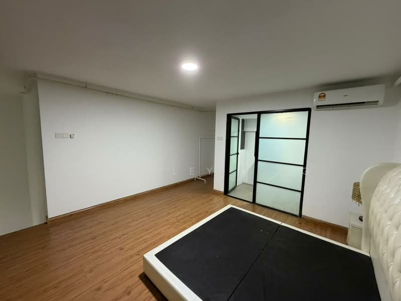 Service Residence for Sale at SOHO @ Empire City - Jacksley Wong - Bedroom - PropertyGuru.com.my