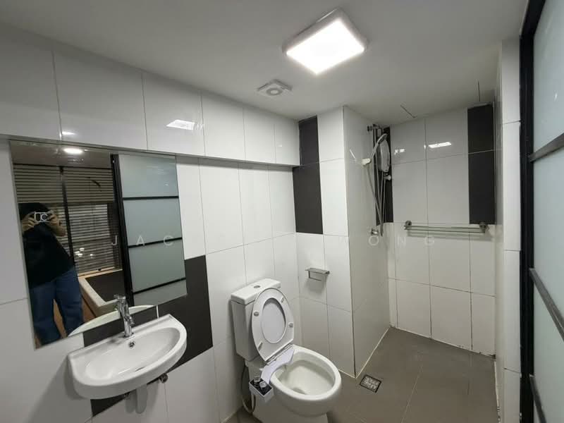 Service Residence for Sale at SOHO @ Empire City - Jacksley Wong - Bathroom - PropertyGuru.com.my