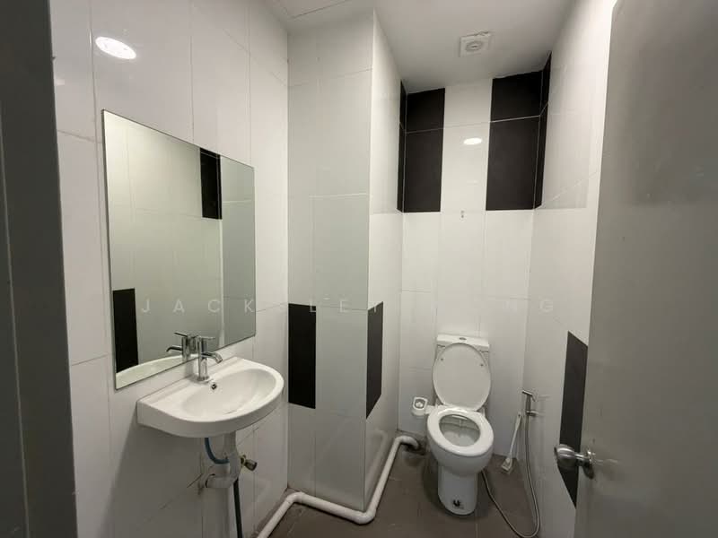 Service Residence for Sale at SOHO @ Empire City - Jacksley Wong - Bathroom - PropertyGuru.com.my