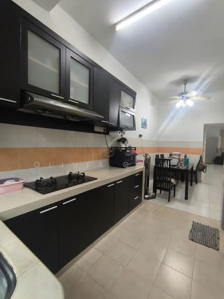 Rumah Teres 2 Tingkat untuk Dijual di Taman Bestari Indah (Ulu Tiram) - Olivia Ching - Kitchen - PropertyGuru.com.my