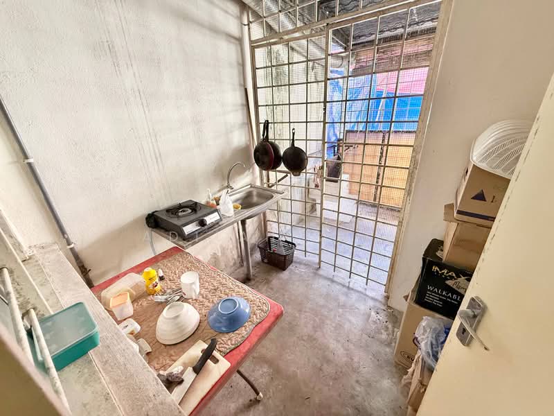 2-storey Terraced House for Sale in Taman Bukit Indah (Ulu Kelang) - Adilah Adib - Kitchen - PropertyGuru.com.my