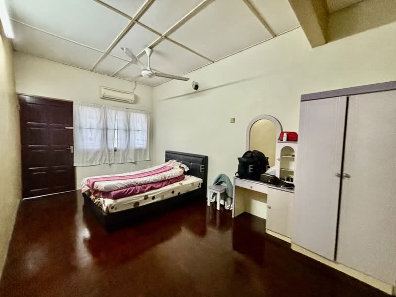 2-storey Terraced House for Sale in Changkat Jong (Perak) - Fennie Tee - Bedroom - PropertyGuru.com.my