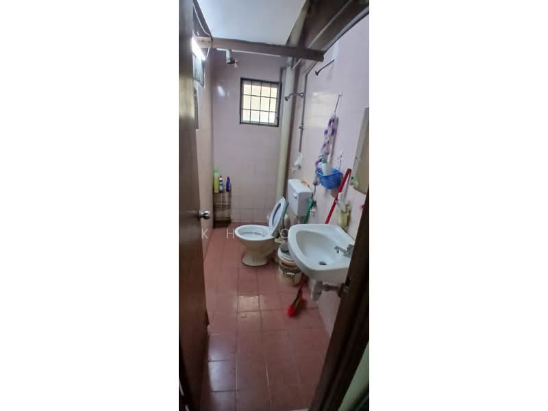 Pangsapuri untuk Dijual di Pangsapuri Orkid - KHOO . - Bathroom - PropertyGuru.com.my