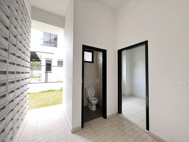 Rumah Berkembar untuk Dijual di Bukit Bandaraya (Shah Alam) - Nur Alia Omar - Bathroom - PropertyGuru.com.my
