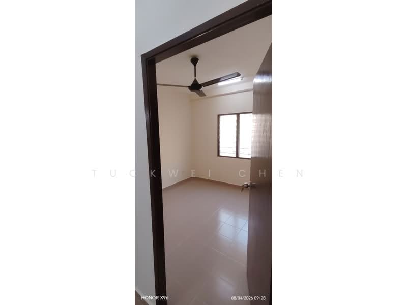 Rumah Flat untuk Dijual di Putra Permai Block B - TuckWei Chen - Interior - PropertyGuru.com.my