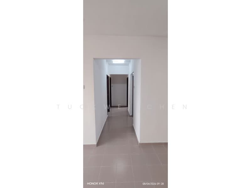 Rumah Flat untuk Dijual di Putra Permai Block B - TuckWei Chen - Corridor - PropertyGuru.com.my
