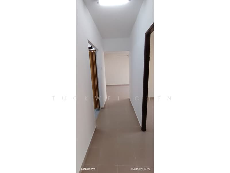 Rumah Flat untuk Dijual di Putra Permai Block B - TuckWei Chen - Corridor - PropertyGuru.com.my