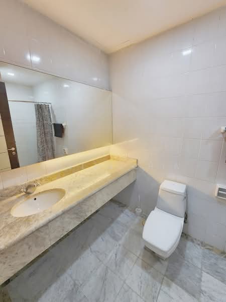 Kondominium untuk Disewa di The Straits View Condominium - Stella Chia - Bathroom - PropertyGuru.com.my