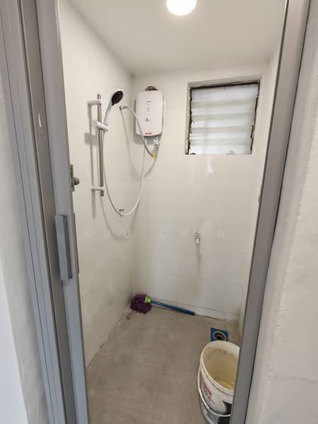 Rumah Flat untuk Dijual di Taman Pulai Utama - Kuu Chin - Bathroom - PropertyGuru.com.my