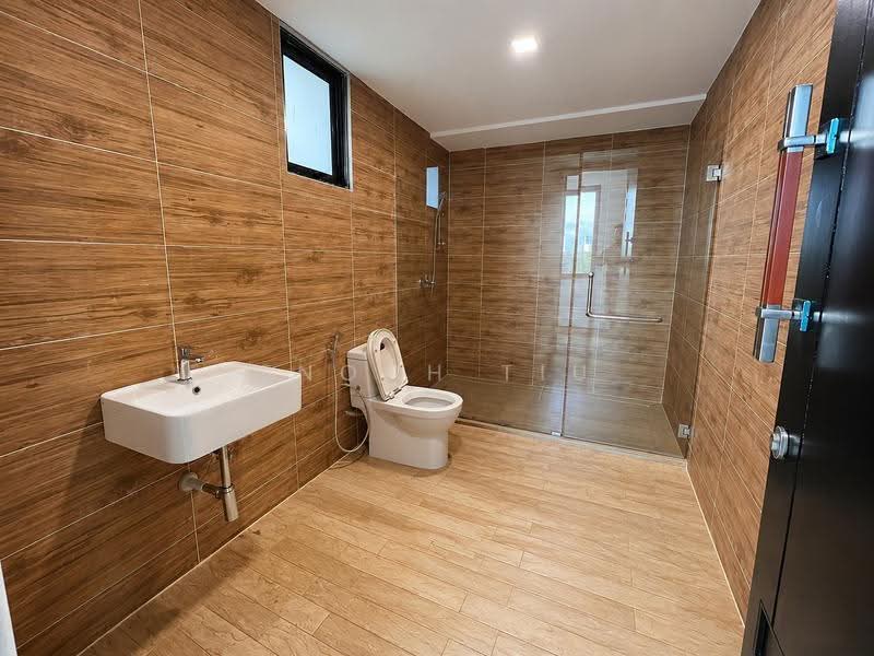 Bungalow House for Sale in Gelugor (Penang) - Enoch Tiu - Bathroom - PropertyGuru.com.my