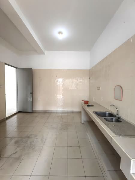 3-storey Terraced House for Sale in Taman Esplanad (Bukit Jalil) - Mak Oliver - Kitchen - PropertyGuru.com.my