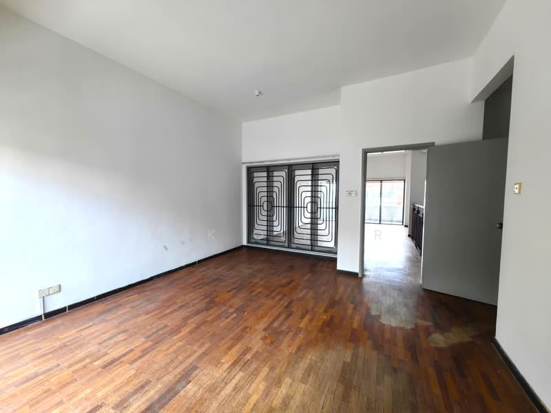 3-storey Terraced House for Sale in Taman Esplanad (Bukit Jalil) - Mak Oliver - Living Room - PropertyGuru.com.my