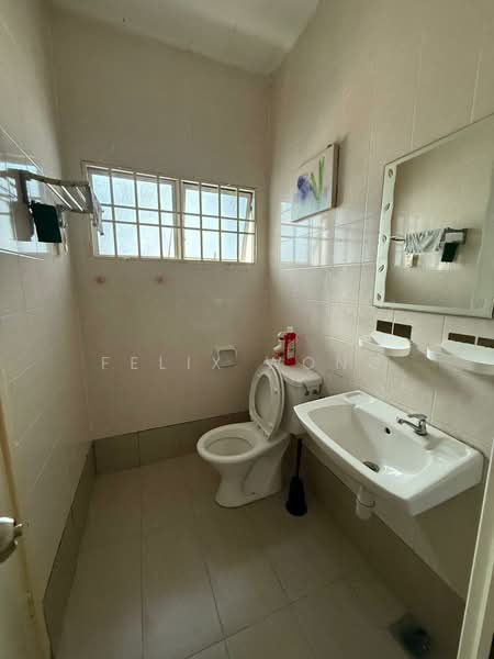 Rumah Teres 2 Tingkat untuk Dijual di Taman Tasik Prima (Puchong) - Felix Wong - Bathroom - PropertyGuru.com.my