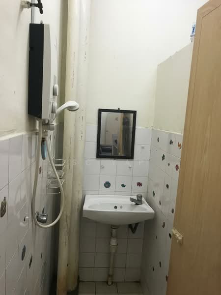 Apartment for Sale at Pangsapuri Sri Tanjung - SC Yap - Bathroom - PropertyGuru.com.my