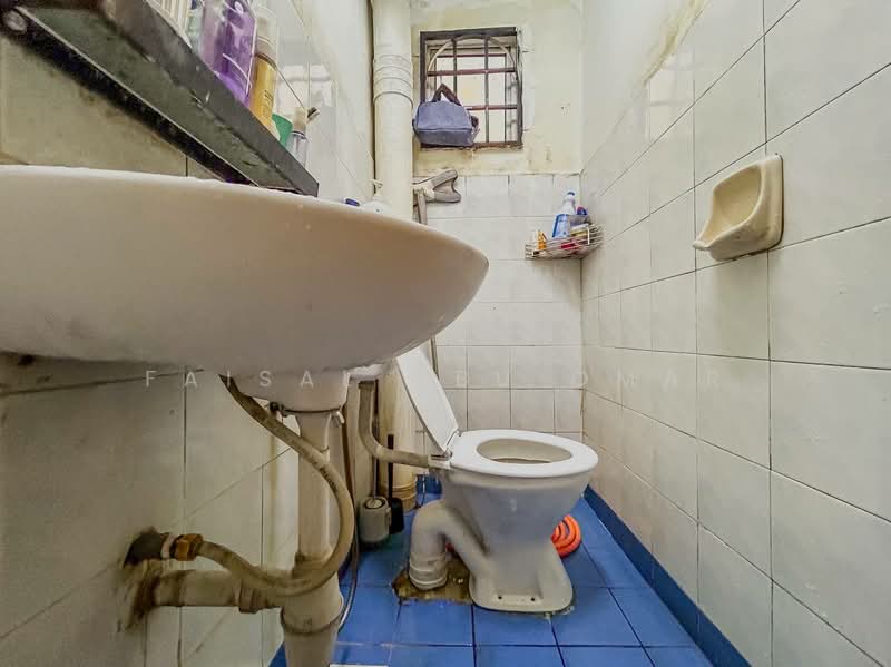 Apartment for Sale at Apartment Bayu - Faisal Abu Omar - Bathroom - PropertyGuru.com.my