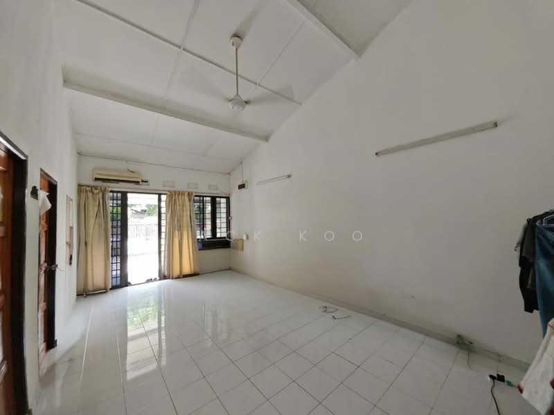 1-storey Terraced House for Sale in Taman Century (Johor Bahru) - Jack Koo - Living Room - PropertyGuru.com.my