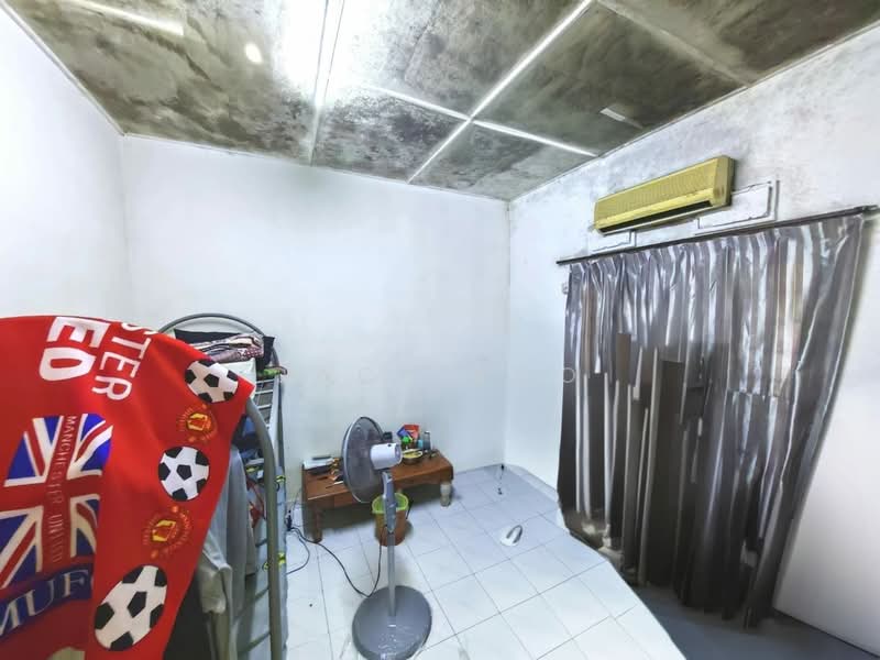 1-storey Terraced House for Sale in Taman Century (Johor Bahru) - Jack Koo - Bedroom - PropertyGuru.com.my
