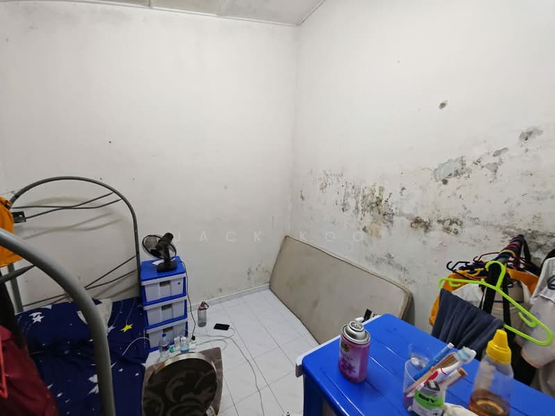 1-storey Terraced House for Sale in Taman Century (Johor Bahru) - Jack Koo - Bedroom - PropertyGuru.com.my