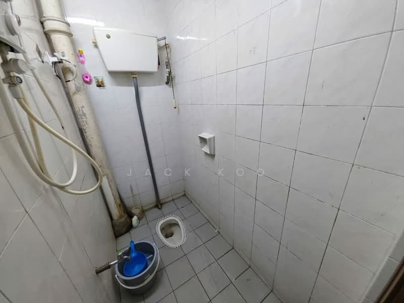 1-storey Terraced House for Sale in Taman Century (Johor Bahru) - Jack Koo - Bathroom - PropertyGuru.com.my