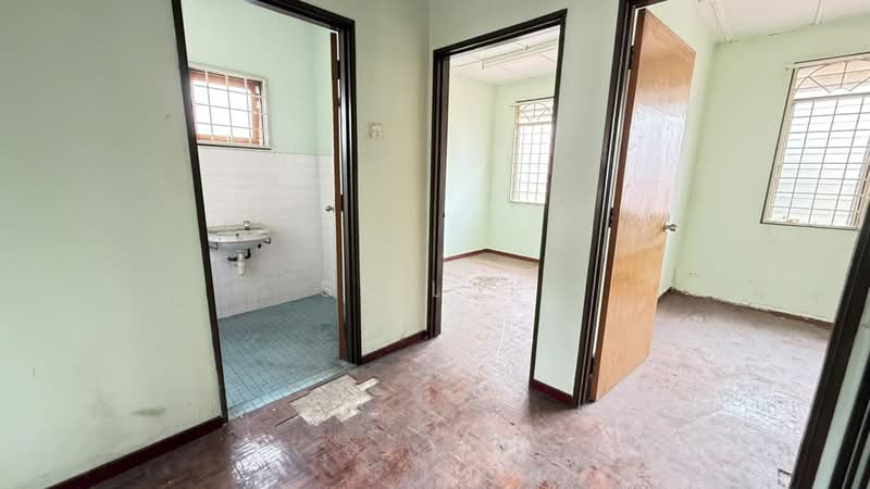Terraced House for Sale in Rawang (Selangor) - SK Luk - Bathroom - PropertyGuru.com.my