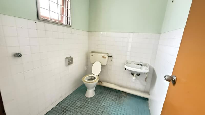 Terraced House for Sale in Rawang (Selangor) - SK Luk - Bathroom - PropertyGuru.com.my