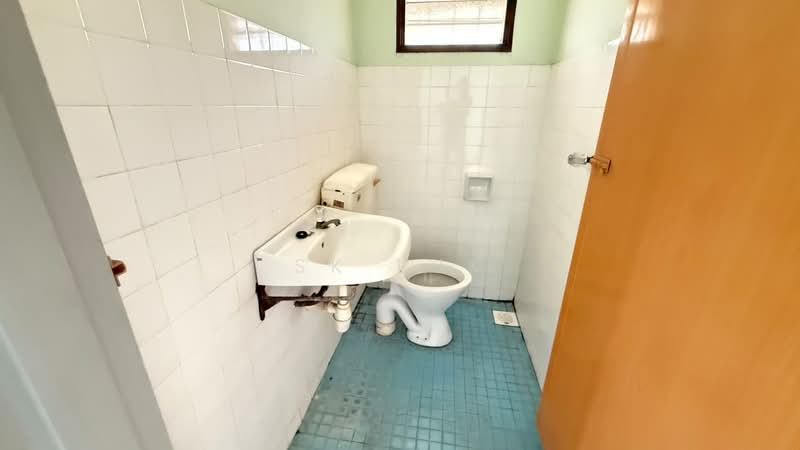Terraced House for Sale in Rawang (Selangor) - SK Luk - Bathroom - PropertyGuru.com.my