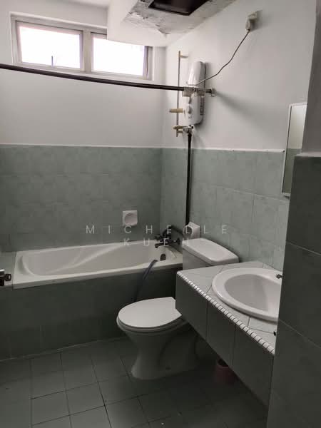 Servis Apartment untuk Dijual di Bayu Puteri 1 - Michelle Kueh - Bathroom - PropertyGuru.com.my