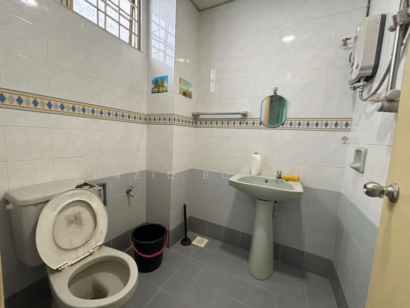 Kondominium untuk Dijual di Tiara Duta - Haziq Bohari - Bathroom - PropertyGuru.com.my