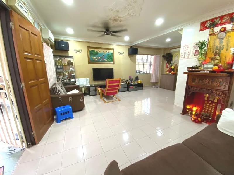 Rumah Teres 2 Tingkat untuk Dijual di Taman Universiti Indah (Seri Kembangan) - Brandon Yee - Living Room - PropertyGuru.com.my