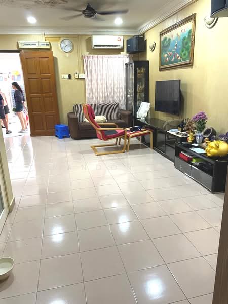 Rumah Teres 2 Tingkat untuk Dijual di Taman Universiti Indah (Seri Kembangan) - Brandon Yee - Living Room - PropertyGuru.com.my
