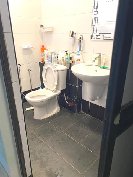 Rumah Teres 2 Tingkat untuk Dijual di Taman Universiti Indah (Seri Kembangan) - Brandon Yee - Bathroom - PropertyGuru.com.my