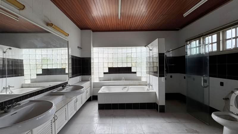 Bungalow for Sale in Damansara Heights (Damansara Heights) - Angela Lee - Bathroom - PropertyGuru.com.my