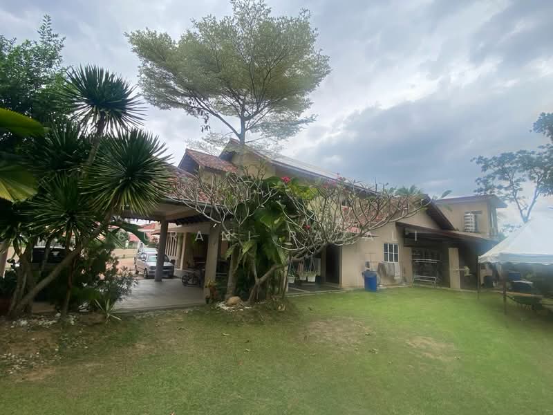 Bungalow for Sale in Bandar Baru Bangi (Selangor) - SURANI RAZALI - Exiterio back yard - PropertyGuru.com.my