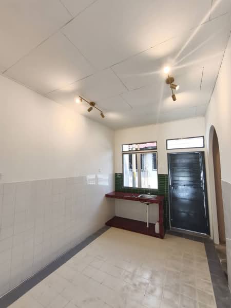 1-storey Terraced House for Sale in Rawang (Selangor) - Haslinda Busero - Kitchen - PropertyGuru.com.my