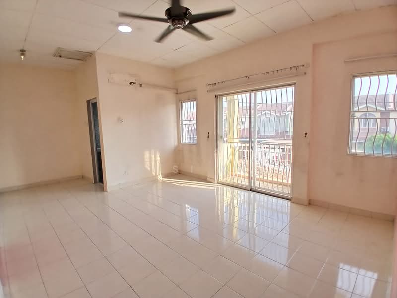 Rumah Teres 2 Tingkat untuk Dijual di Bandar Puteri Klang (Klang) - Pepsi Ang - Living Room - PropertyGuru.com.my