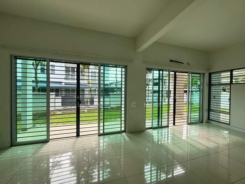 Rumah Teres 2 Tingkat untuk Dijual di Bandar Saujana Putra (Tanjong Duabelas) - Leon Chu - Living Room - PropertyGuru.com.my