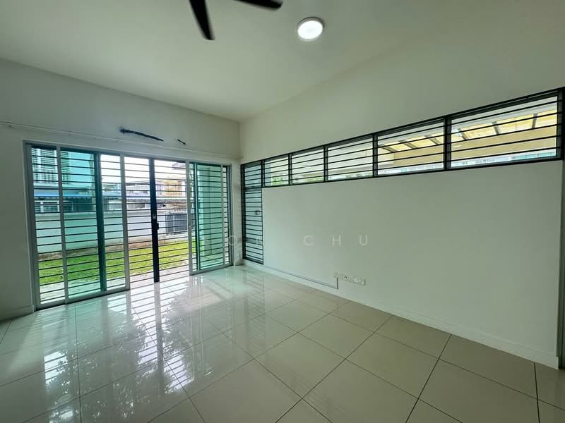 Rumah Teres 2 Tingkat untuk Dijual di Bandar Saujana Putra (Tanjong Duabelas) - Leon Chu - Living Room - PropertyGuru.com.my