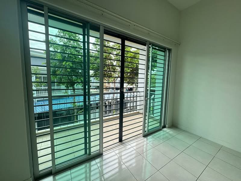 Rumah Teres 2 Tingkat untuk Dijual di Bandar Saujana Putra (Tanjong Duabelas) - Leon Chu - Balcony - PropertyGuru.com.my