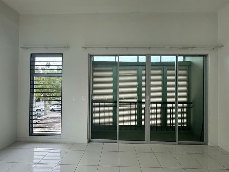 Rumah Teres 2 Tingkat untuk Dijual di Bandar Saujana Putra (Tanjong Duabelas) - Leon Chu - Balcony - PropertyGuru.com.my